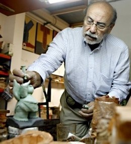 Coello con una de sus obras. 