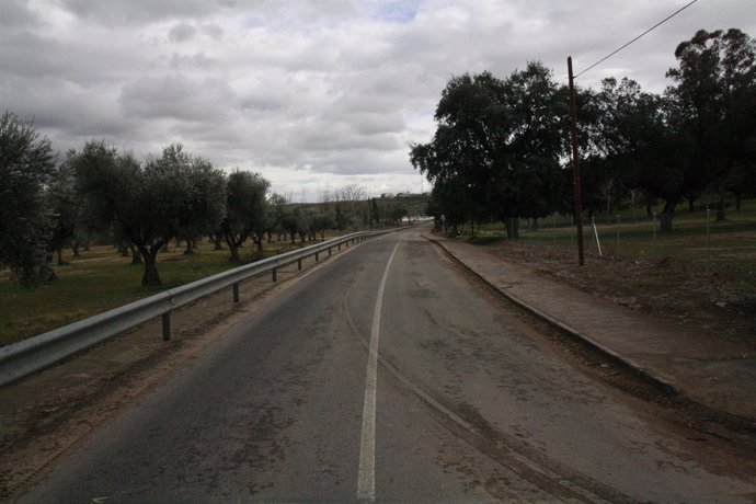 Pantano de Cazalegas,Nubes, Carretera