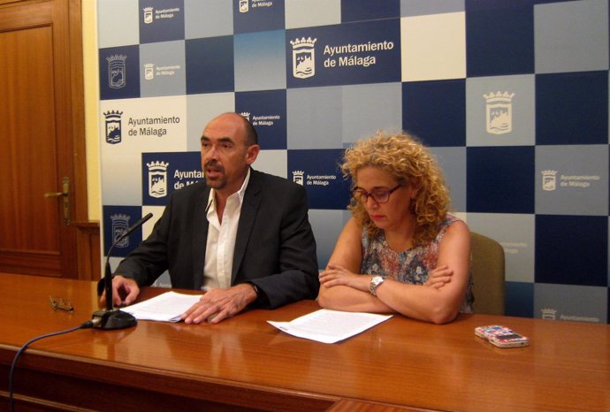 Los concejales de IU-Málaga Para la Gente, Eduardo Zorrilla y Remedios Ramos