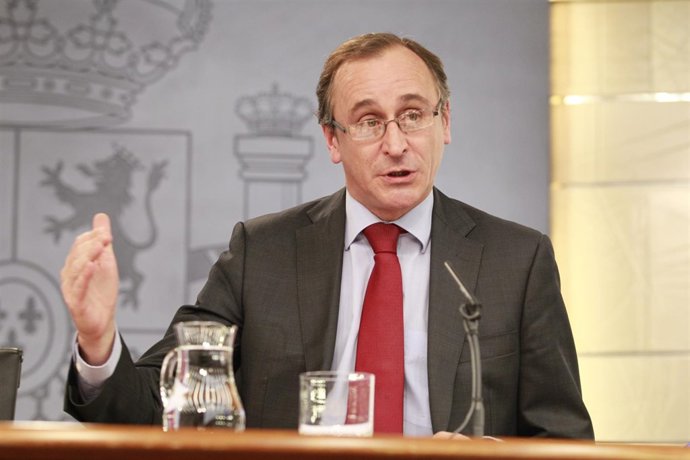 Alfonso Alonso tras el Consejo de Ministros