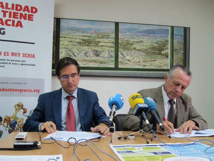 Ybarra y Luna, durante la firma del conveio marco de colaboración