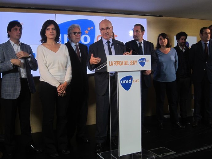 J.A.Duran junto a R.Espadaler y otros miembros del comité político de Unió