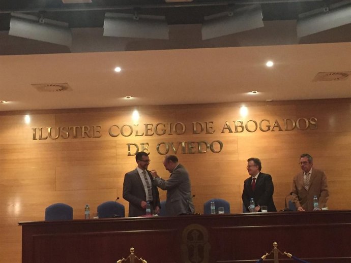 Campione, a la izquierda.