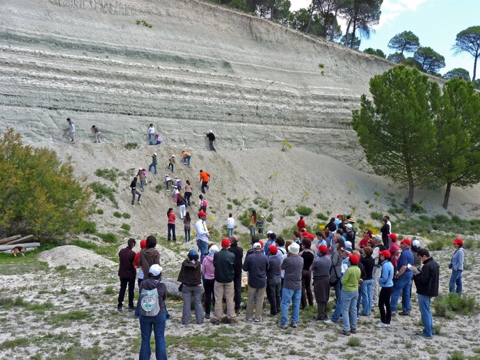 Participantes en una de las actividades de Geología. 