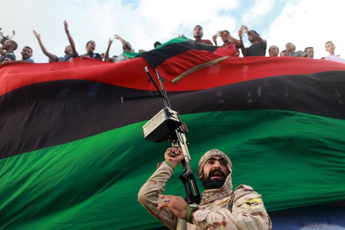 One of the members of the military protecting a demonstration against candidates