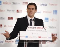 Rivera dice que Pujol es el capo de la banda y que la huida política de Mas es proporcional al avance de la justicia