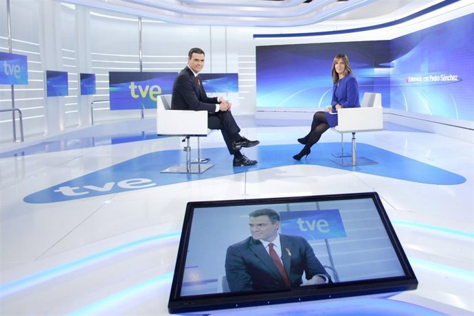 Pedro Sánchez y Ana Blanco en una entrevista de TVE