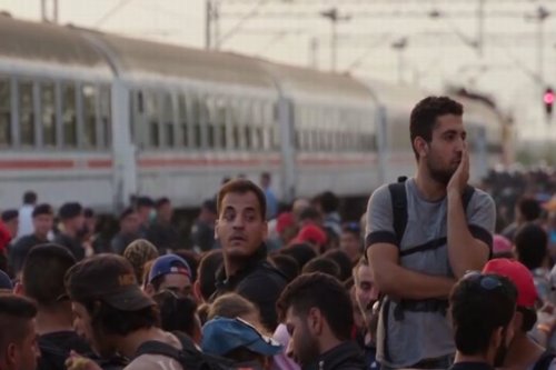 Miles de refugiados reclaman su entrada en Croacia