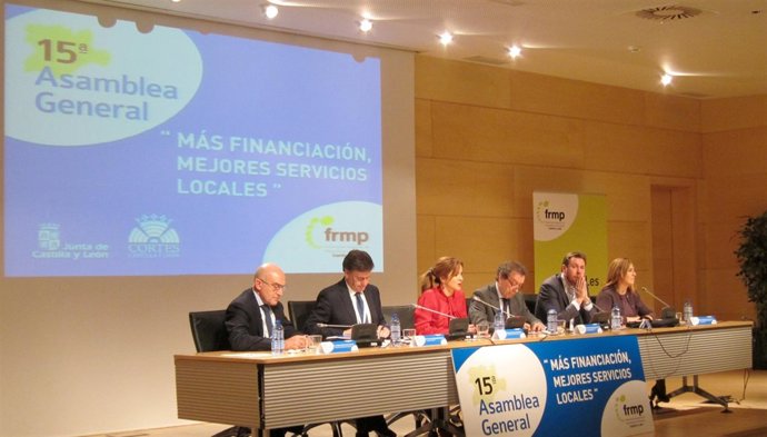 Mesa presidencia de la XV Asamblea de la FRMP