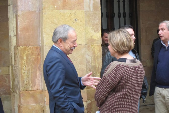 Wenceslao López, hablando con Ana Taboada