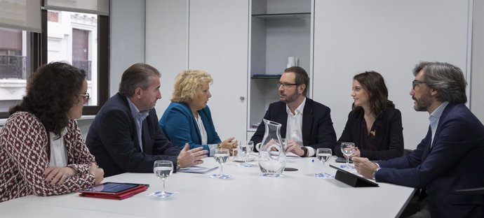 Reunión del vicesecretario sectorial Javier Maroto, Andrea Levy e Iñaki Oyarzaba