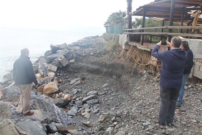 Efectos del temporal en la playa de Almuñécar