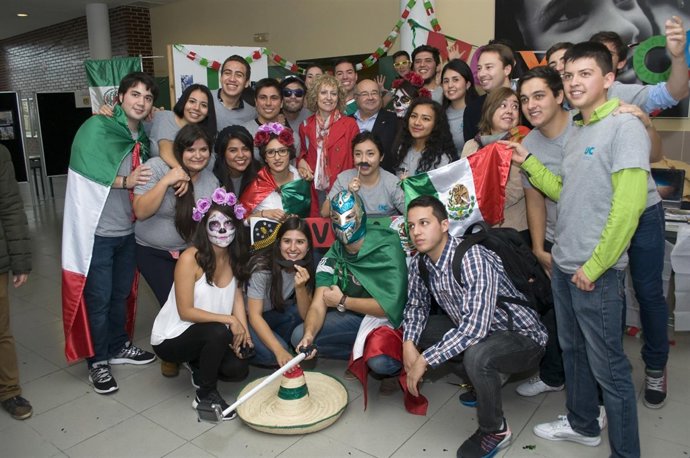 Díaz Tezanos asiste al Día Internacional de la UC