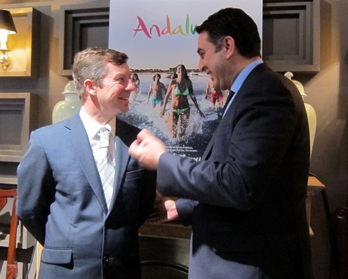 El consejero andaluz de Turismo promociona la oferta de golf 