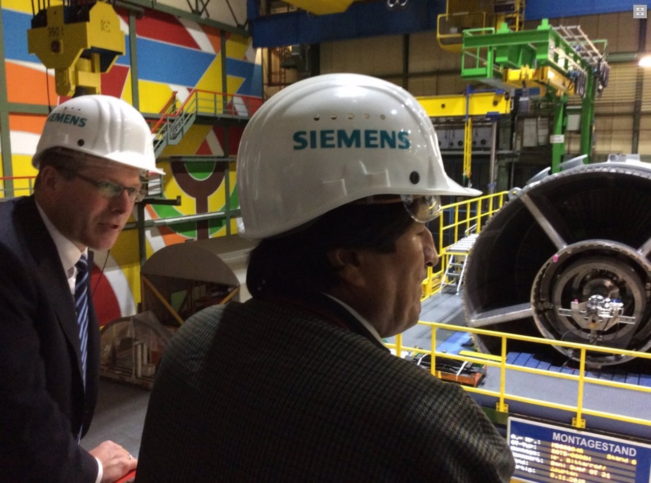Evo Morales visita Siemens en Alemania