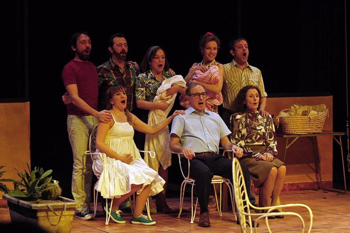 El reparto de 'Vilafranca' de Jordi Casanovas durante una representación