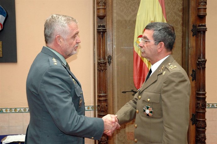 Entrega de la medalla al mérito por parte de la Guardia Civil.