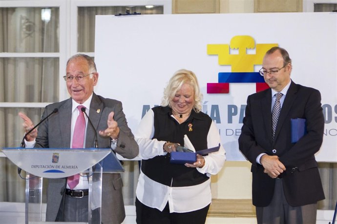 Amat y Rodríguez-Comendador, en la gala de los premios 'Almería para Todos'