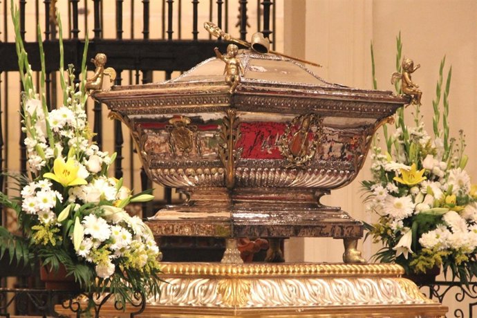 Féretro en la Catedral