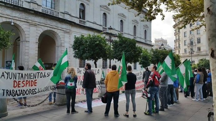 Concentración ante el Ayuntamiento.