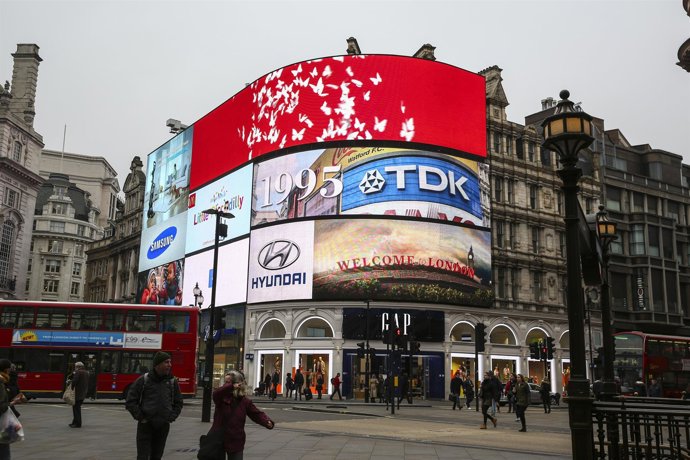 Cartel de neón de TDK en Picadilly Circus