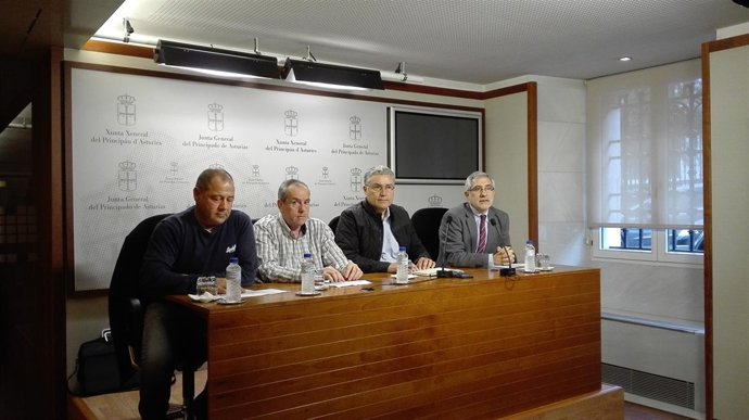 Esteban Elorza, Mariano Fernández, Manuel González Orviz y Gaspar Llamazares