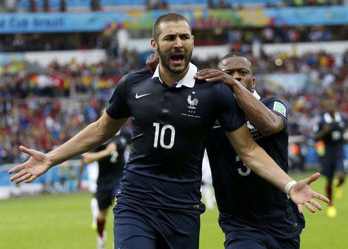 Benzema asume el liderato Francia