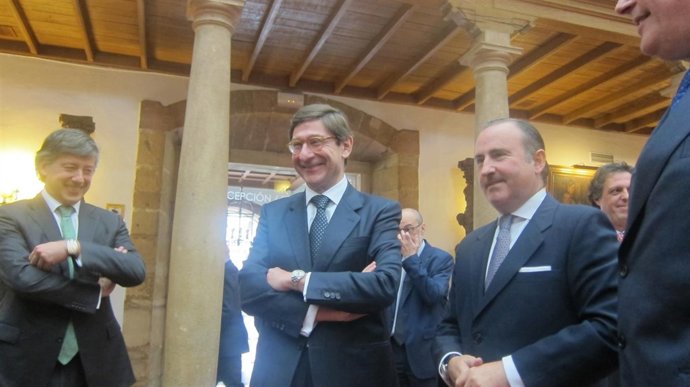 Goirigolzarri (centro), a su llegada a La Reconquista. 