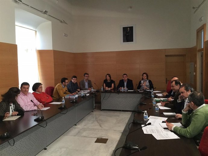 Reunión de la comisión de seguimiento sobre el parque de Bomberos de Martos.