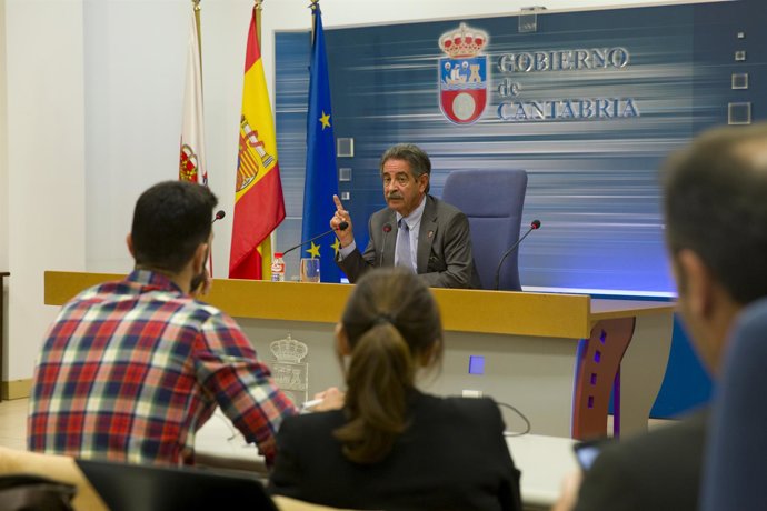 Rueda de prensa de Revilla en el Gobierno 