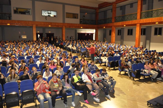 Los jóvenes asistentes este miércoles al programa en Albolote.