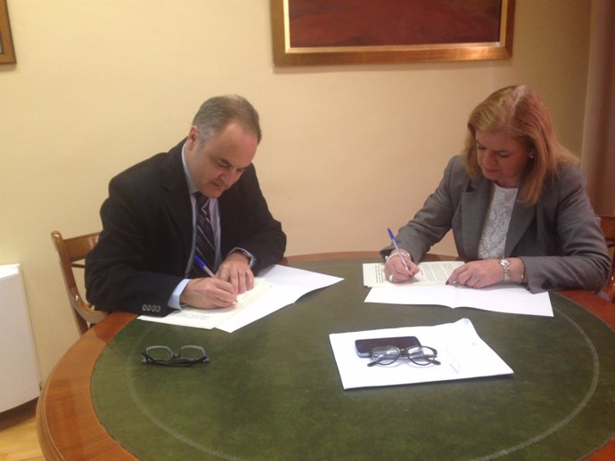 Piñar y Molina firman el convenio de colaboración sobre el Festival de Otoño.