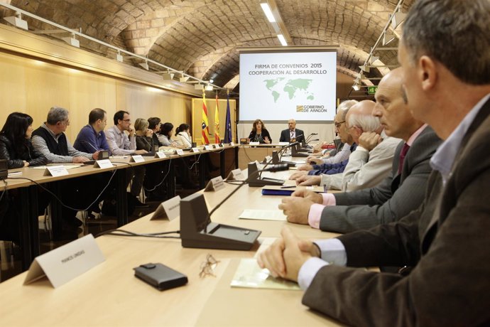 Victoria Broto preside la firma de convenios de cooperación