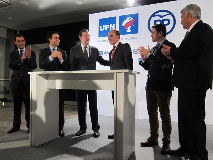 Javier Esparza y Mariano Rajoy en la firma del pacto de UPN-PP.