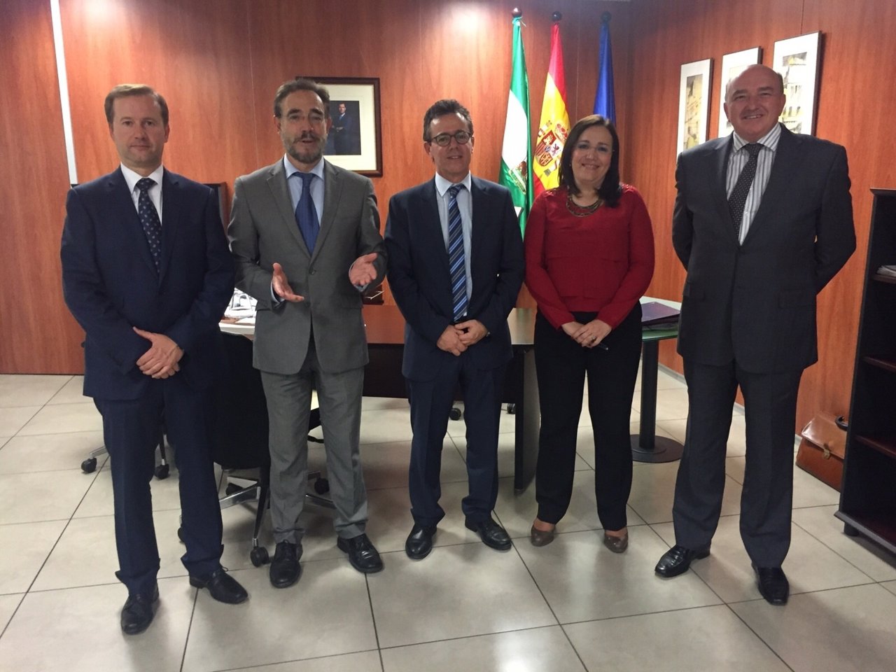 Nota Fomento Y Vivienda. Junta Y Agentes De La Propiedad Colaborarán En La Regul