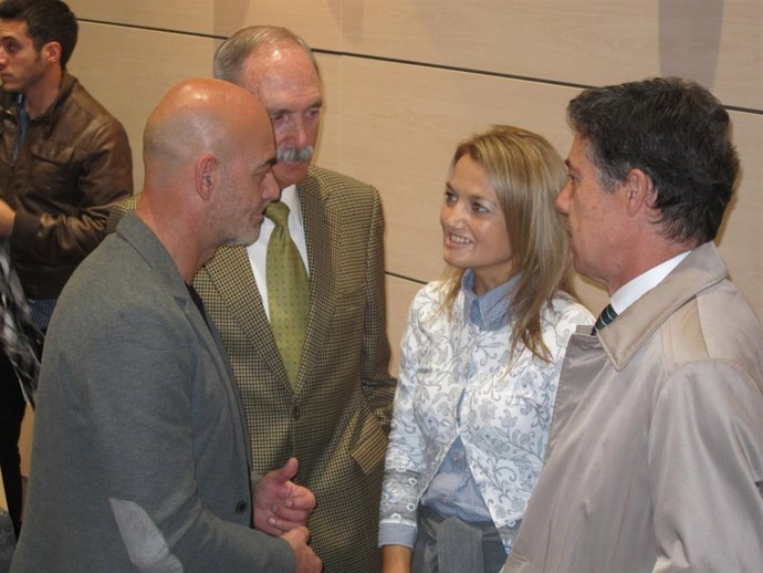 Amparo Sanz charla con Pérez