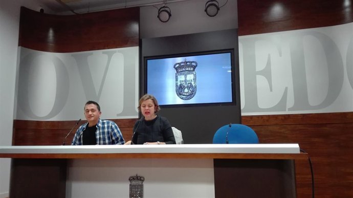 Los concejales de Somos Oviedo Fernando Villacampa y Ana Taboada