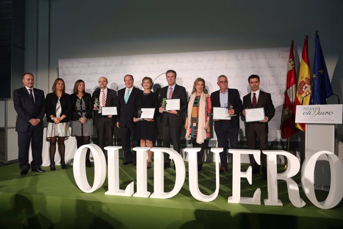 Foto de familia de los Premios Oliduero. 