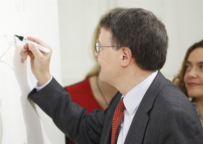 Jordi Sevilla en la firma del código ético del PSOE