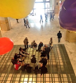 Sentada del Hogar Social Madrid en el Ayuntamiento de Madrid