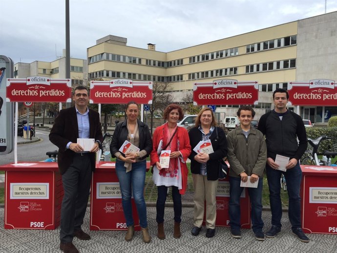 Los candidatos del PSOE presentan la 'Oficina de Derechos Perdidos'