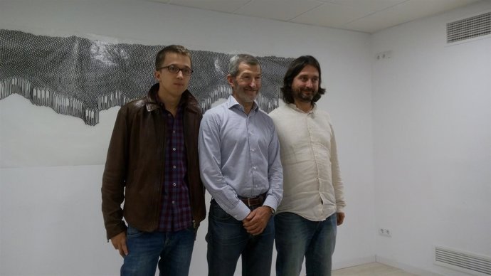 El general Julio Rodríguez con Íñigo Errejón y Rafael Mayoral