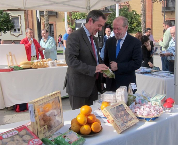 Espadas y Villalobos en el stand de la provincia en Puerta Jerez