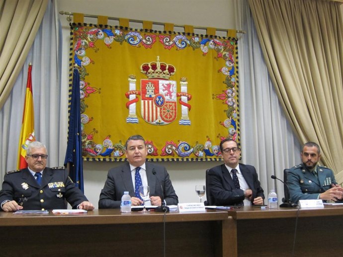 Antonio Sanz, Miguel Briones y mandos de Policía Nacional y Guardia Civil
