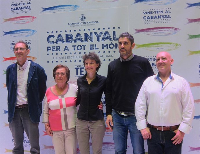Oliver junto a representantes de las asociaciones del Cabanyal en el TEM 