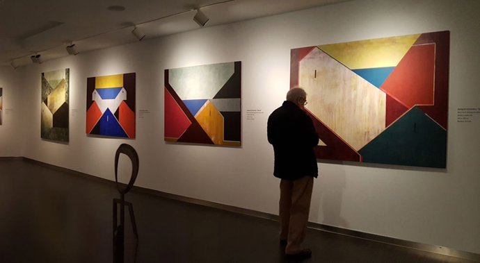 Arte exposición sala unicaja siglo obra pegamento 
