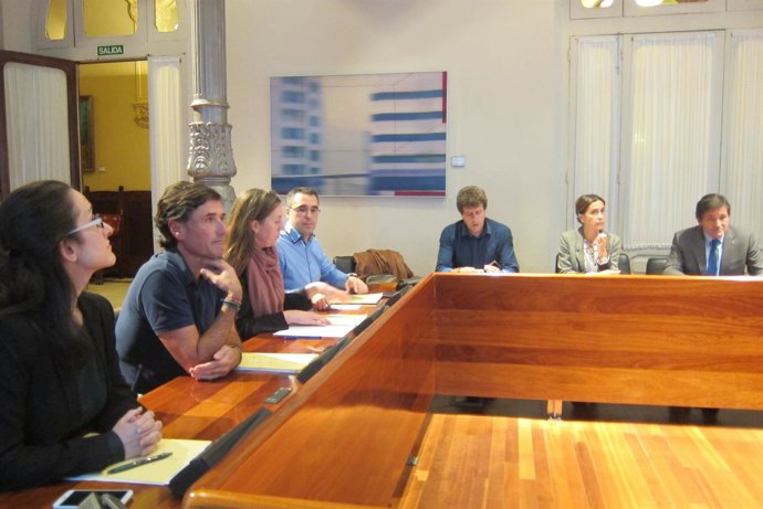 Reunión de Podemos y de la FSA-PSOE