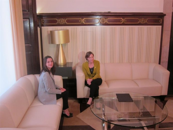 Inés Arrimadas (C's) y Carme Forcadell