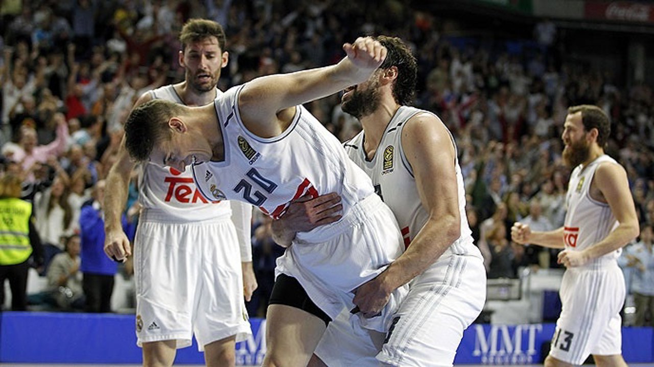 Carroll salva al Real Madrid