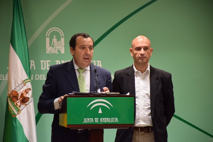 Ruiz Espejo y delegado de Agricultura, Javier Salas